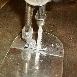 How to make a jigsaw with your own hands